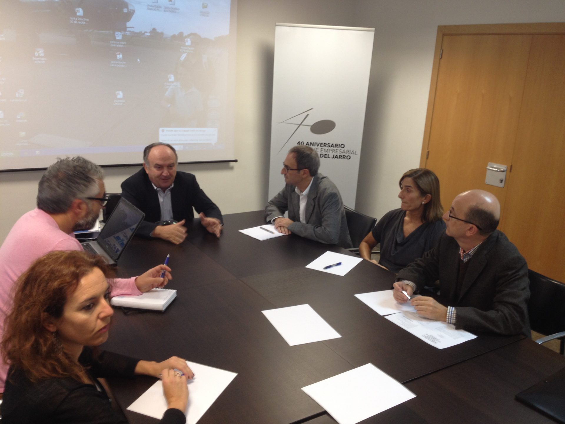 Reunión con el eurodiputado de Compromís Jordi Sebastiá; se ofrece como interlocutor de los polígonos industriales en Europa