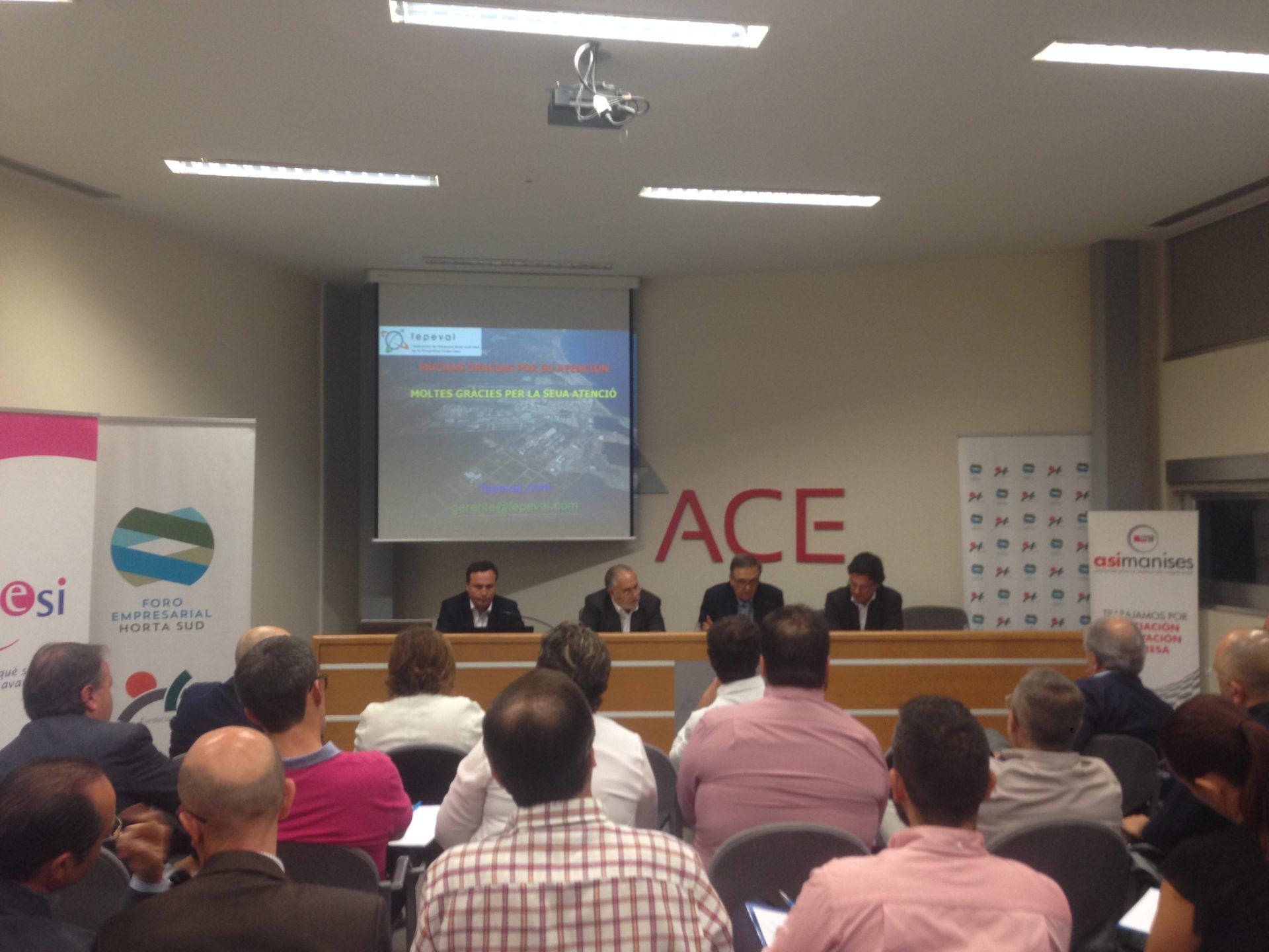 Conferencia de los directores generales Diego Maciá y Toni Such en el Foro Empresarial de L’Horta Sud celebrada en ACE.