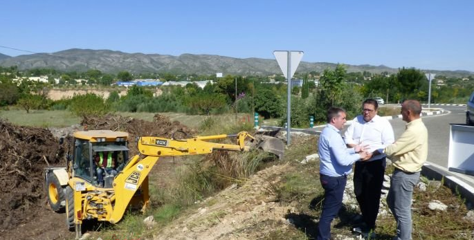 Ontinyent inicia les obres que invertiran 1 milió d’euros en modernitzar el polígon El Pla  h