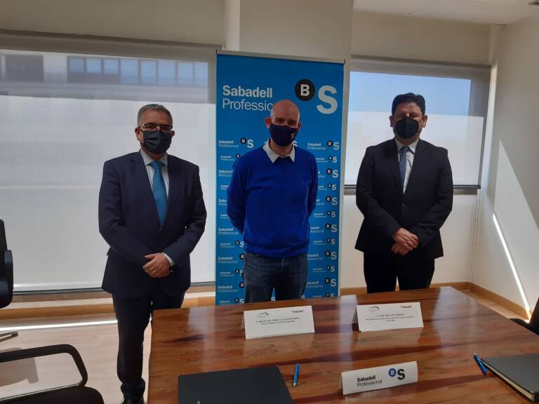 El Sabadell y la Asociación de Empresarios del Polígono Puente alto firman un nuevo convenio