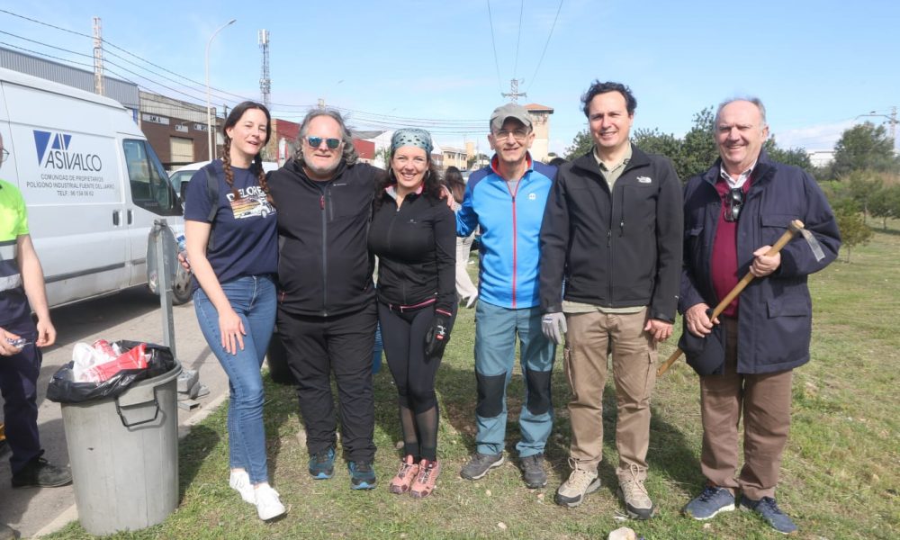 Fuente del Jarro realiza una plantación de árboles en colaboración con el Ayuntamiento de Paterna