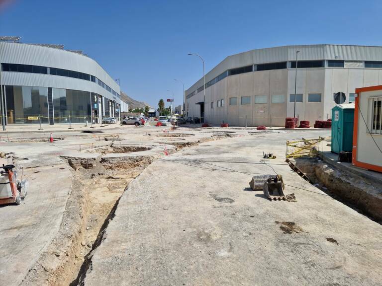 La renovació industrial d’Alacant: Les Talaies es dota de doble fibra per a protegir les seues empreses
