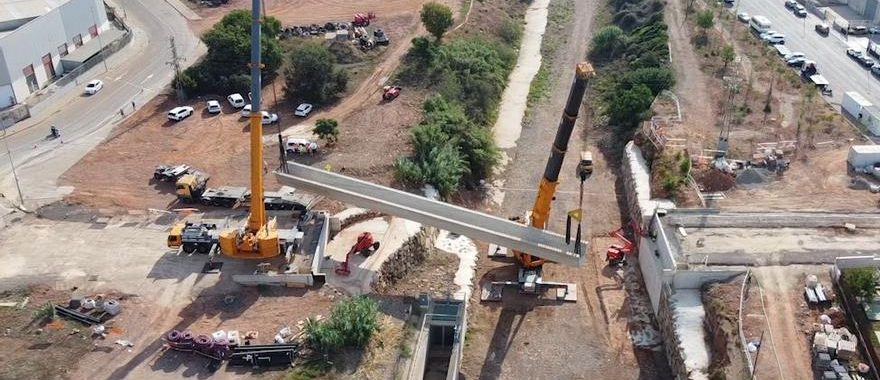 El pont industrial de la Vall d’Uixó entra en la seua recta final: així han instal·lat les megavigas